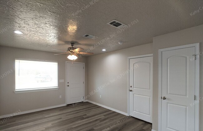 Building Photo - 2031 Janeway St
