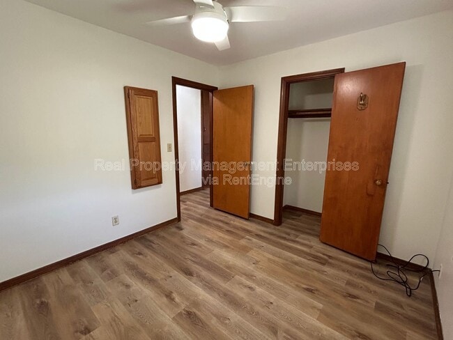 Building Photo - 204 Wolf Ln