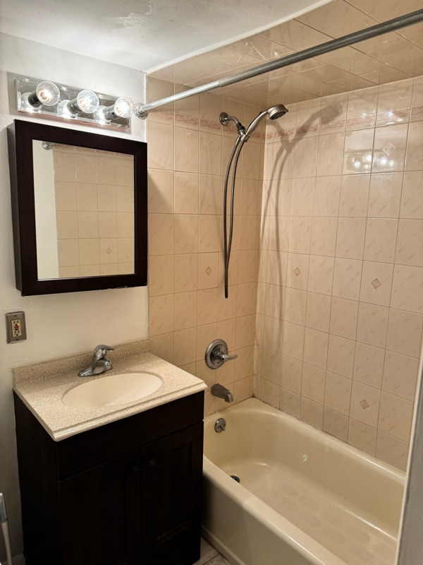 Building Photo - 423 Cortelyou Ave