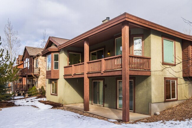 Building Photo - Freshly Renovated Deer Mountain Home for Rent NOW!