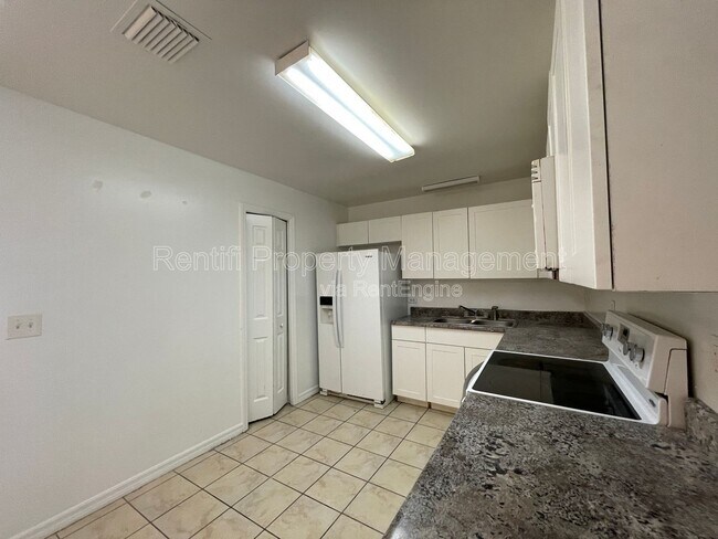 Building Photo - 1128 Homer Ave S