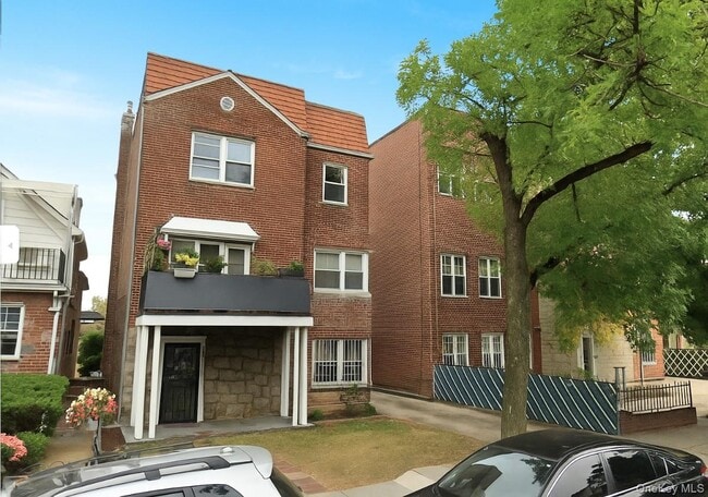 Primary Photo - 63-97-97 Alderton St