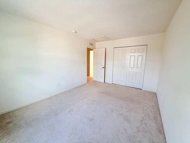 Building Photo - 2513 Shadow Bend Dr