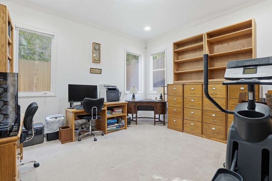 Building Photo - 544 Sunset Way