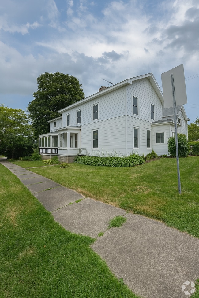 Building Photo - West 2nd Street Duplex