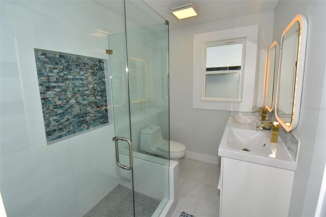 Building Photo - 2450 Hawthorne St