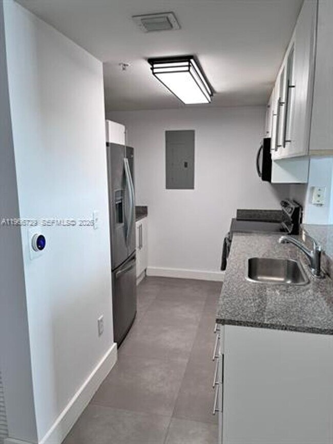 Building Photo - 275 NE 18th St