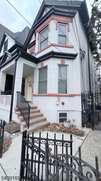 Building Photo - 549 Palisade Ave