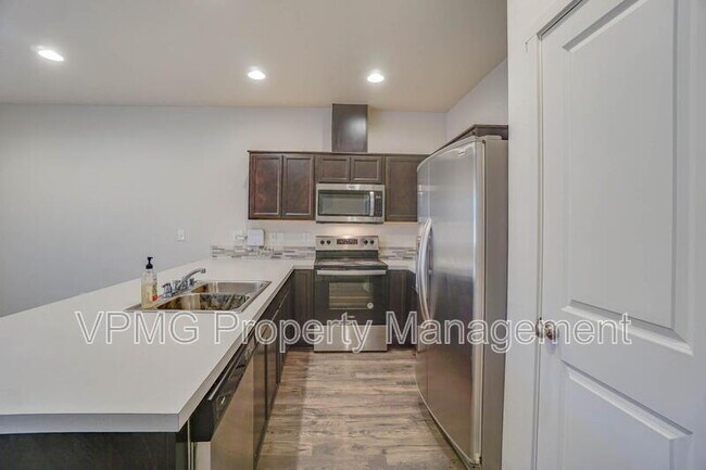 Building Photo - 2105 NE 118th Pl