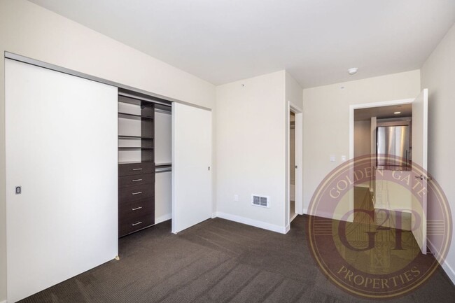 Building Photo - Hayes Valley - 2 BR, 2 BA Condo 947 Sq. Ft...