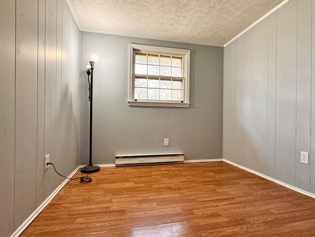 Building Photo - 1502 6th St SE