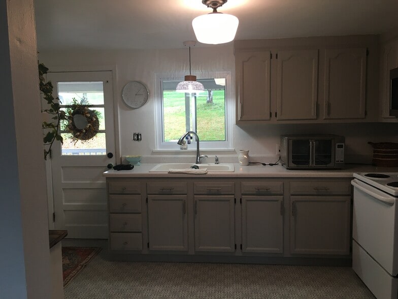 Kitchen - 440 Cole Rd