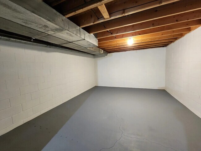 Building Photo - 1500 Dustin Dr