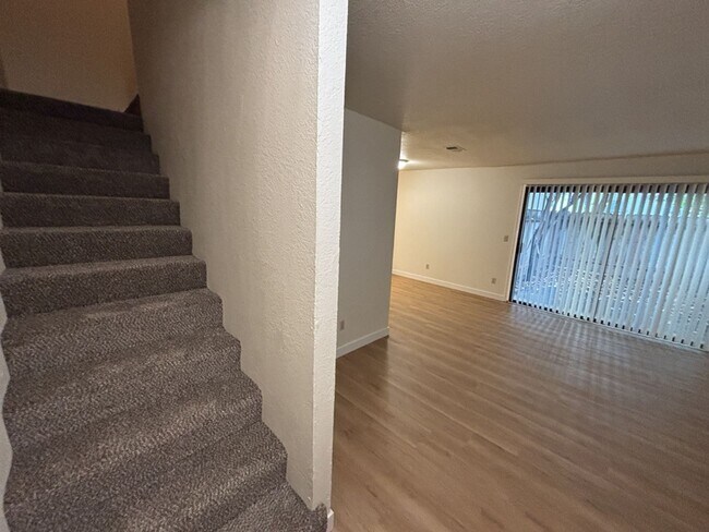 Building Photo - 857 Adams Terrace