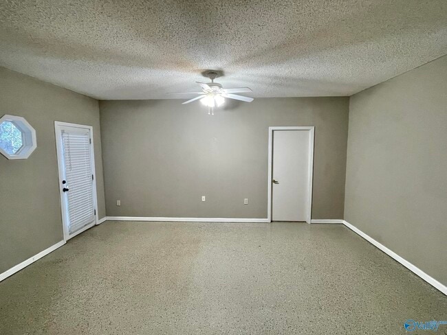 Building Photo - 105 Sugarwood Ct