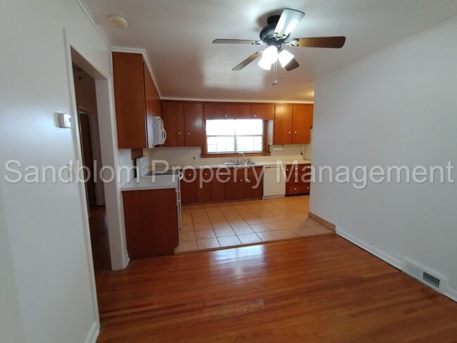 Building Photo - FOR LEASE | Mid-town Tulsa | 2 Bed, 1 Bath...