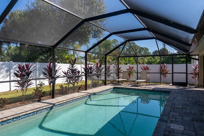 Building Photo - Move in with Zero Deposit! Turnkey Furnish...