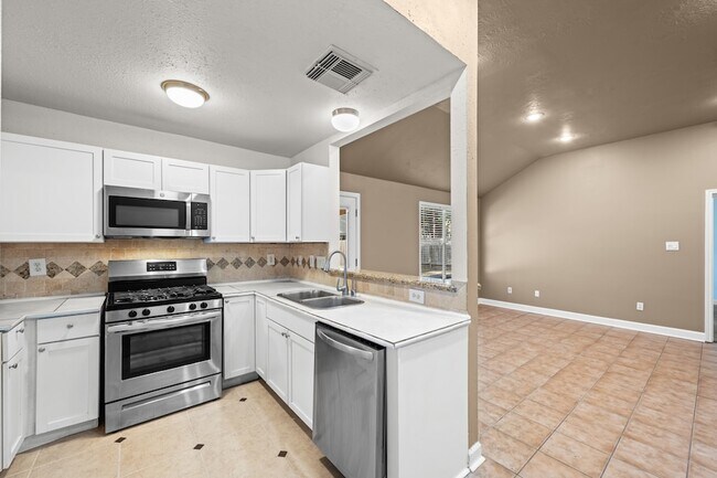 Building Photo - 12130 La Salle Oaks