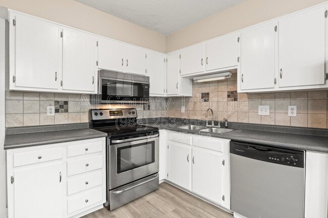 Building Photo - 1619 Budwood Dr