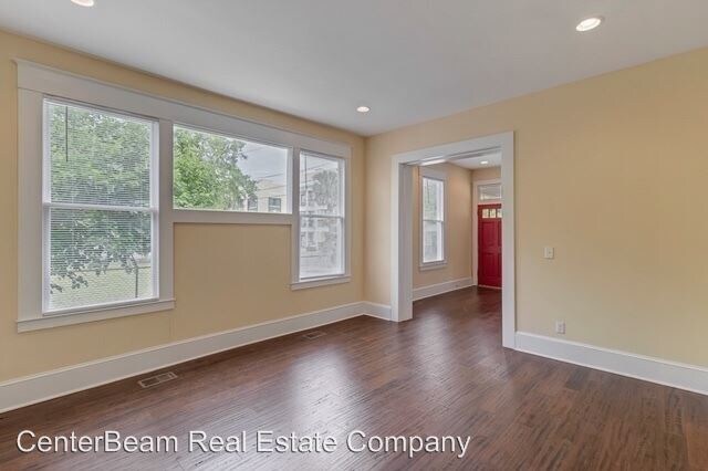 Building Photo - 2 br, 2 bath House - 40 E 3rd Street