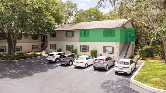 Building Photo - Comfortable Condo Living in St. Augustine Shores