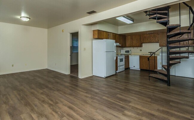 Interior Photo - 406 E 20th