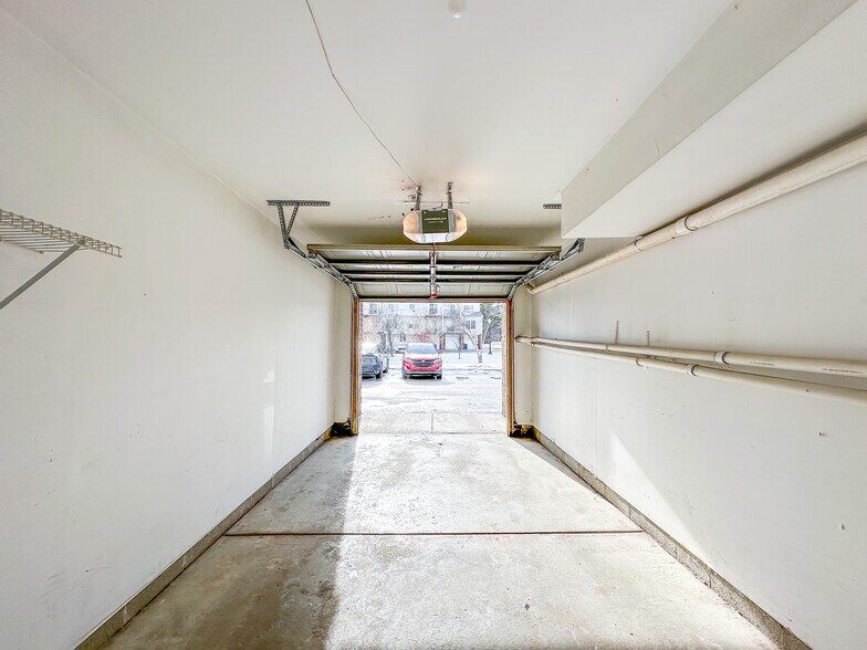 Building Photo - 1872 Lindsay Ln