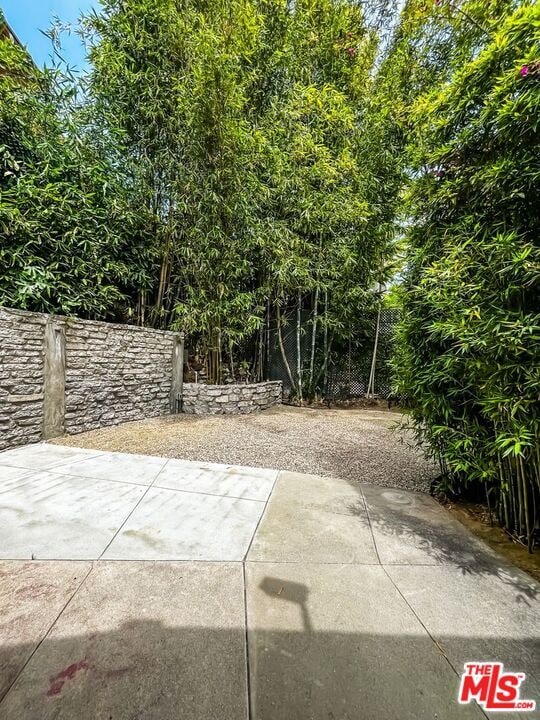 Building Photo - 1233 Ozeta Terrace