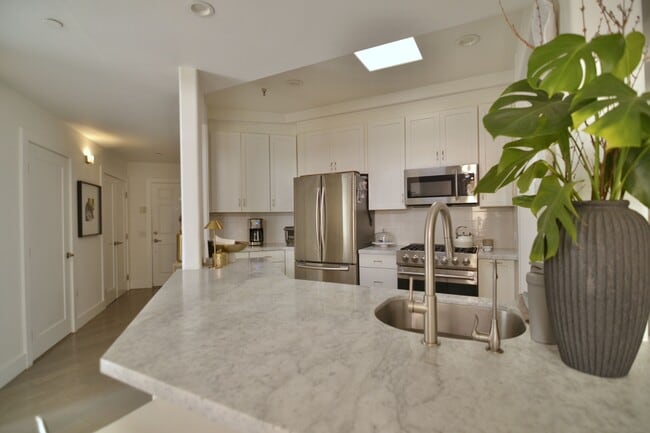 Building Photo - 5703 Laurel Canyon Blvd