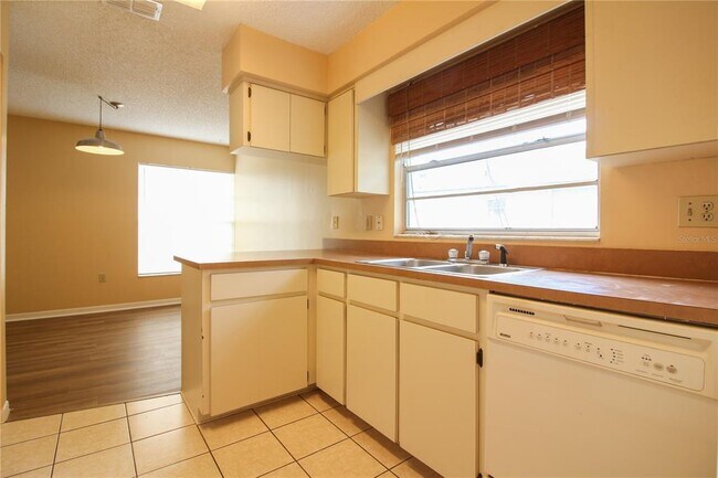 Building Photo - 754 Zella Ln