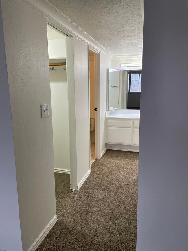 Building Photo - Zions Summit