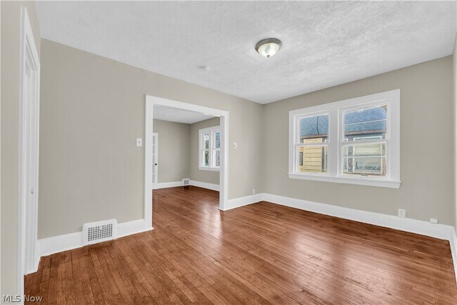 Building Photo - 3519 W 100th St