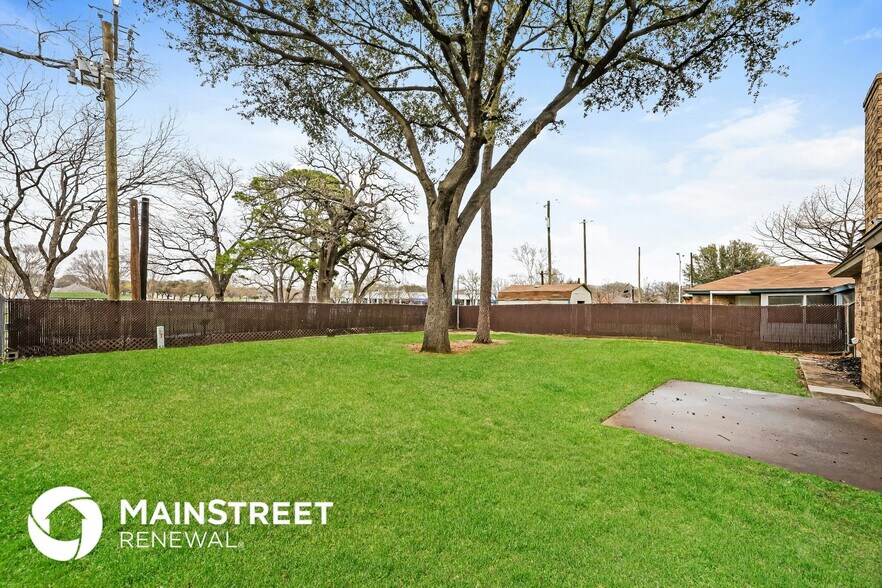 Building Photo - 2025 Schumac Ln