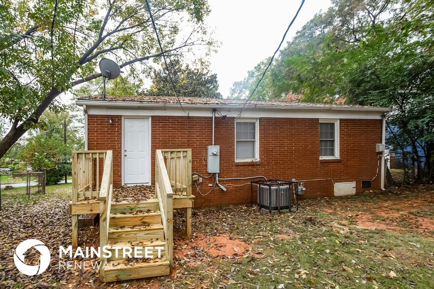 Building Photo - 506 Sinclair St