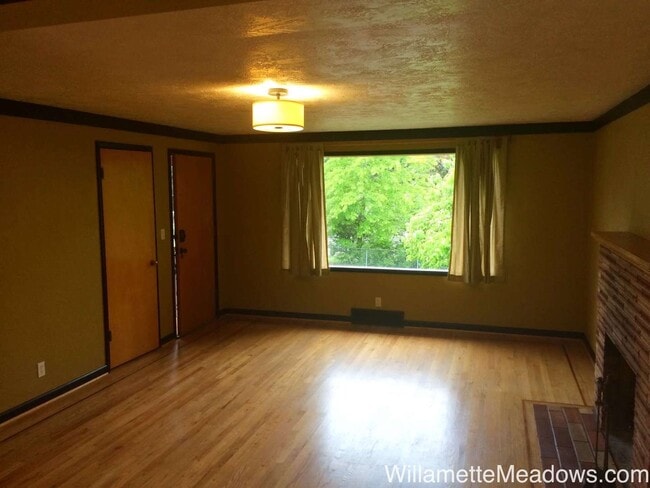 Building Photo - Amazing 4 Bedrooms, 2 Bathrooms, House in ...