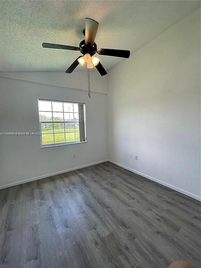 Building Photo - 2841 N Oakland Forest Dr