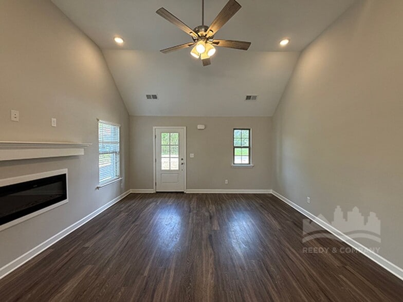 Building Photo - 40 Blue St