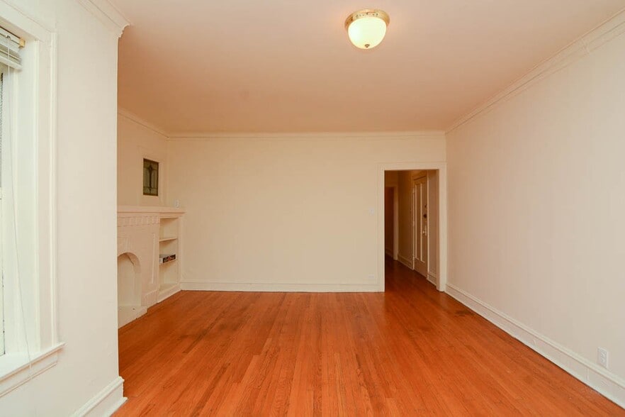 Building Photo - 4873 N Talman Ave
