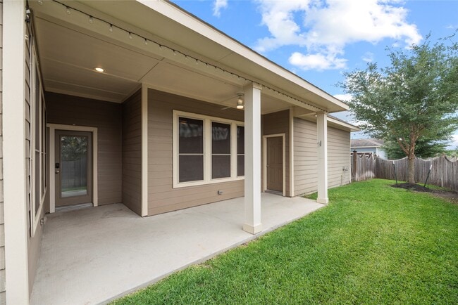 Building Photo - 18423 Blue Hollow Heights Dr