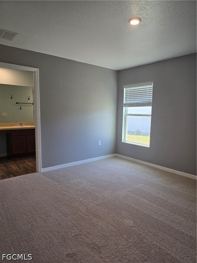 Building Photo - 2122 NE 13th Pl