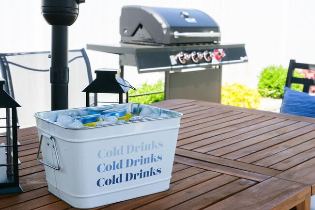 Building Photo - 8910 Cambridge Dr