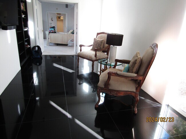 Building Photo - 48600 Shady View Dr