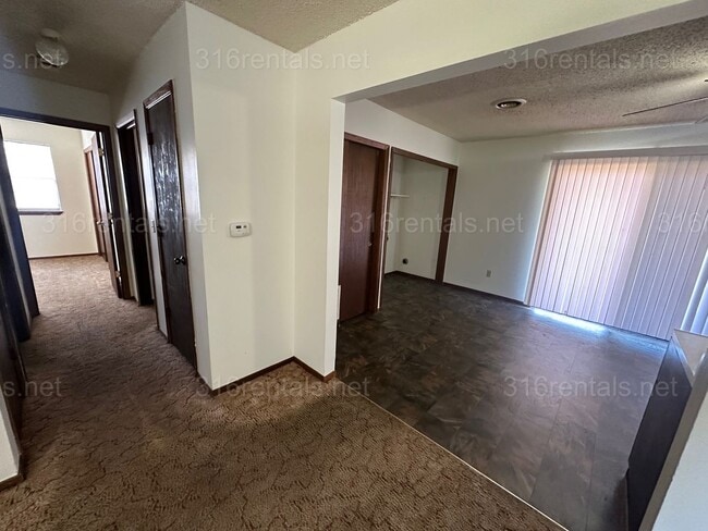 Building Photo - 379 E Marion Ct