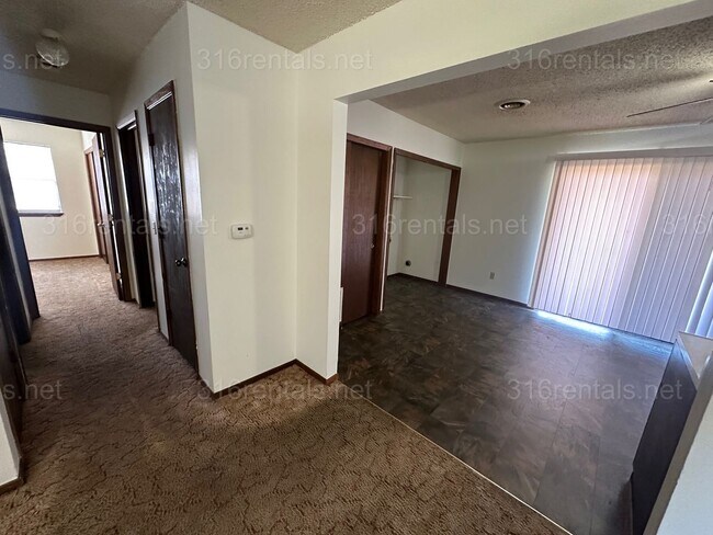 Building Photo - $850 - 2 bed 1 bath - Duplex