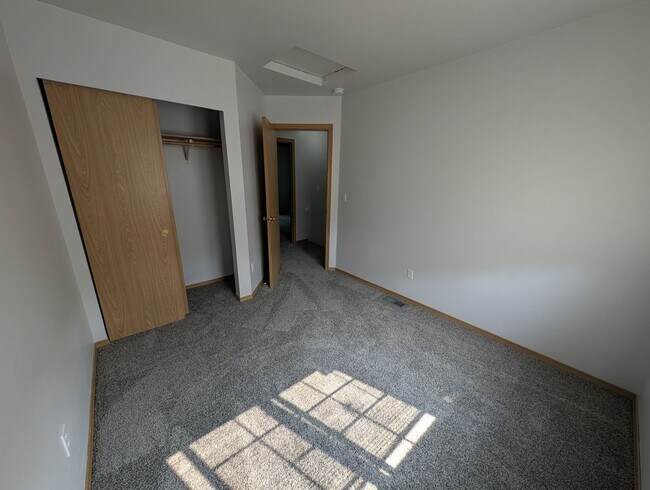 Building Photo - Tri Level, 3 Bedroom For Rent in Port Orchard - Available June 25th!