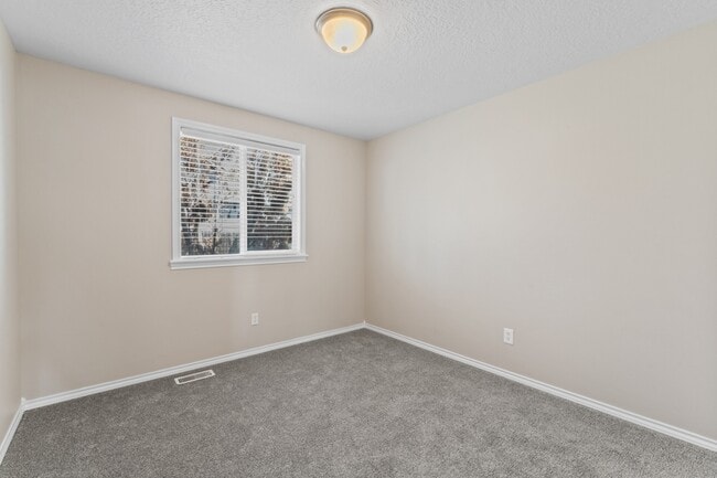 Building Photo - 6216 S Lone Tree Ave