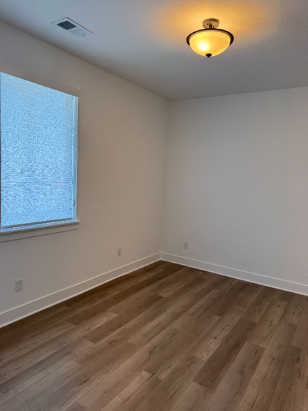 Building Photo - 640 Saddle Dr