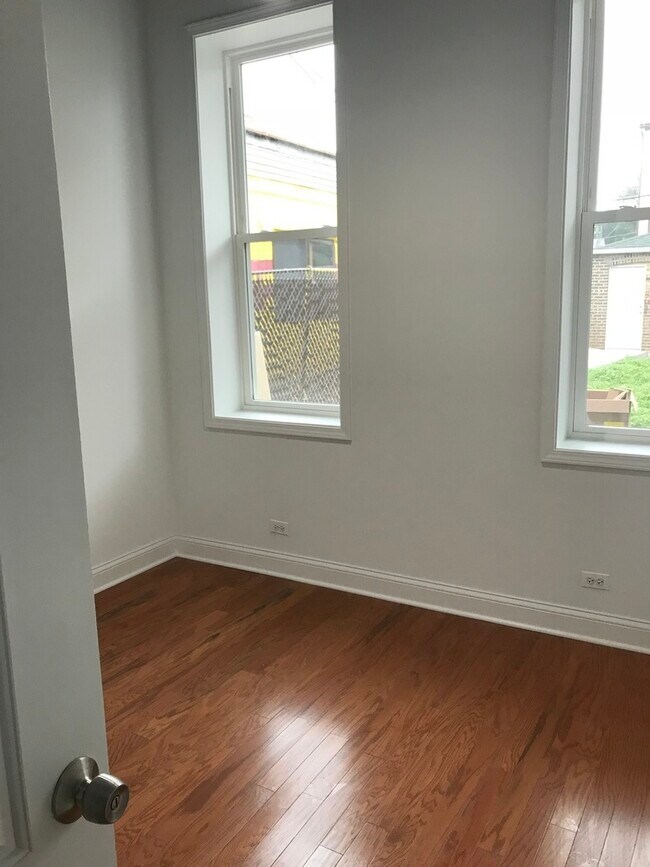 Building Photo - 3436 S Western Ave