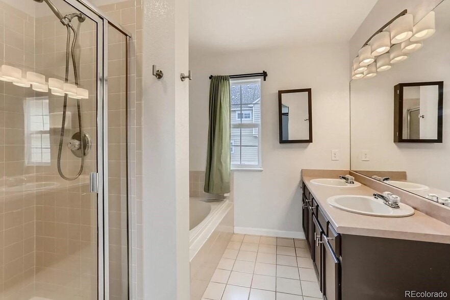owner's bath - 1503 Gold Hill St