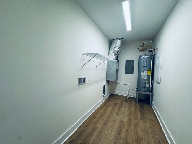 Building Photo - THE CROWN AT CORNESTONE